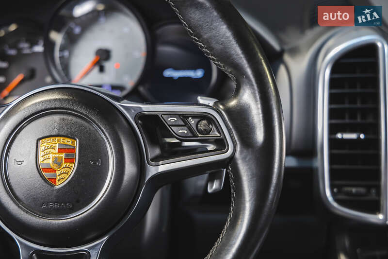 Внедорожник / Кроссовер Porsche Cayenne 2014 в Луцке