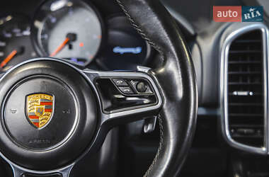 Позашляховик / Кросовер Porsche Cayenne 2014 в 