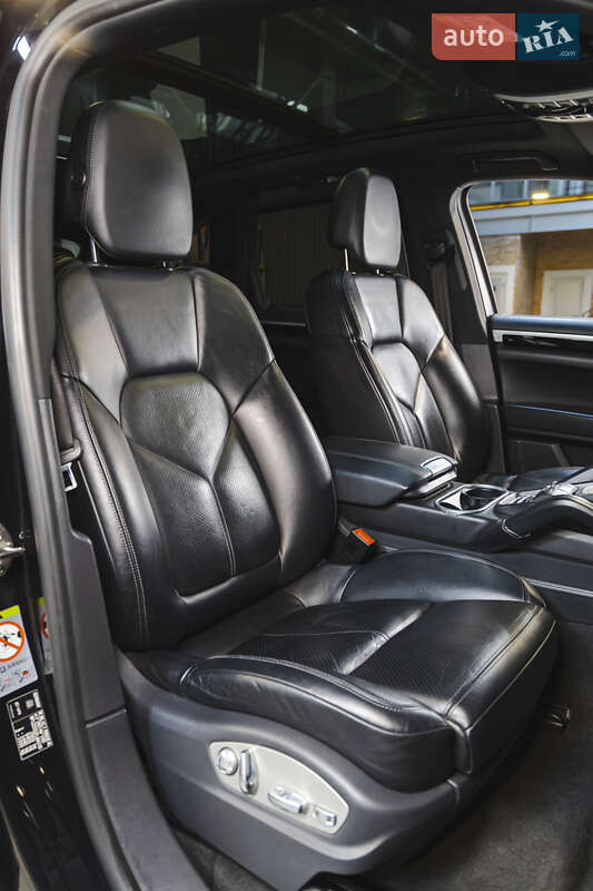 Внедорожник / Кроссовер Porsche Cayenne 2014 в Луцке