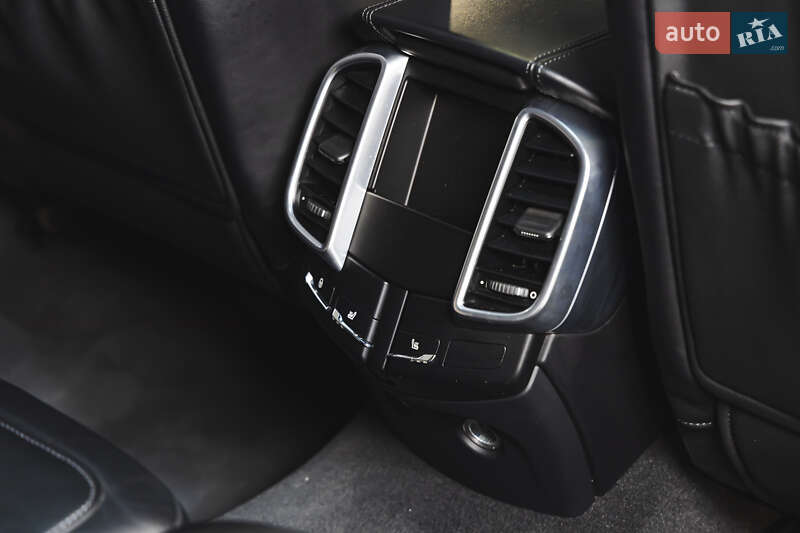 Внедорожник / Кроссовер Porsche Cayenne 2014 в Луцке