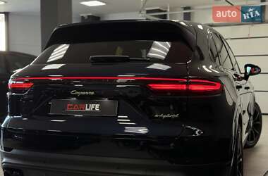 Позашляховик / Кросовер Porsche Cayenne 2019 в 