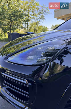 Внедорожник / Кроссовер Porsche Cayenne 2018 в 