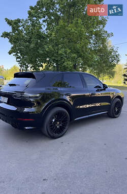 Внедорожник / Кроссовер Porsche Cayenne 2018 в 