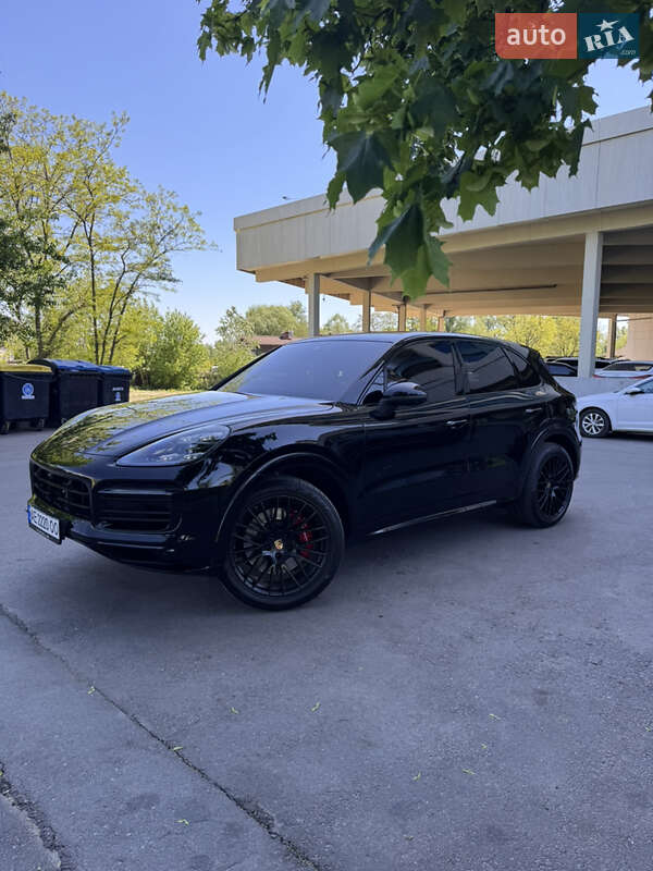 Внедорожник / Кроссовер Porsche Cayenne 2018 в 