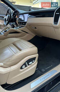 Позашляховик / Кросовер Porsche Cayenne 2019 в 