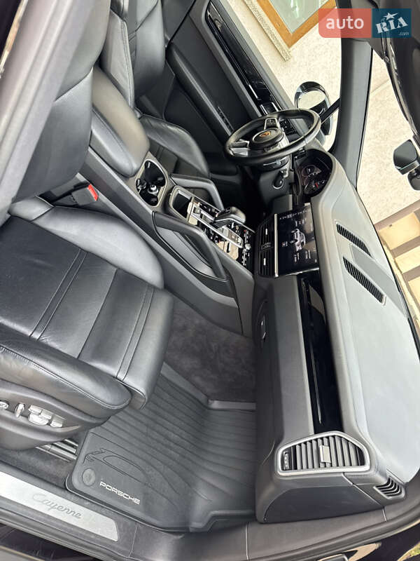 Внедорожник / Кроссовер Porsche Cayenne 2018 в Черновцах