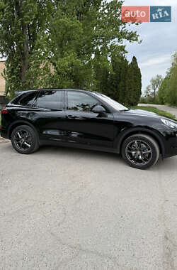 Внедорожник / Кроссовер Porsche Cayenne 2014 в 