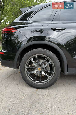 Внедорожник / Кроссовер Porsche Cayenne 2014 в 