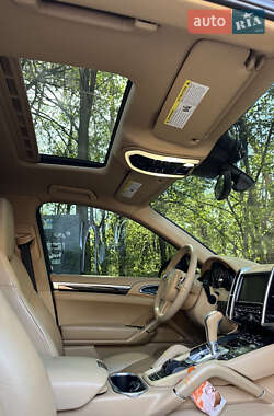 Внедорожник / Кроссовер Porsche Cayenne 2012 в 