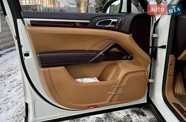 Внедорожник / Кроссовер Porsche Cayenne 2012 в 