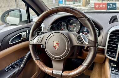 Внедорожник / Кроссовер Porsche Cayenne 2012 в 
