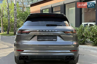 Внедорожник / Кроссовер Porsche Cayenne 2018 в 