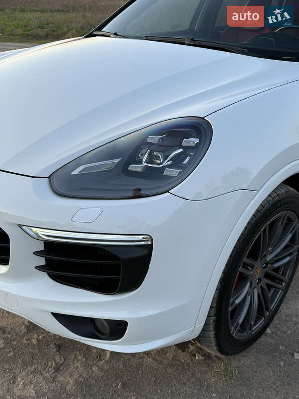 Внедорожник / Кроссовер Porsche Cayenne 2015 в Виннице