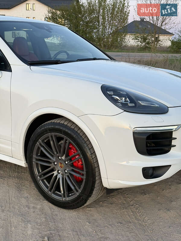 Внедорожник / Кроссовер Porsche Cayenne 2015 в Виннице