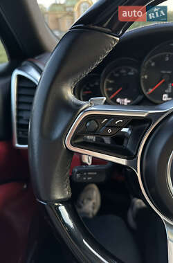 Внедорожник / Кроссовер Porsche Cayenne 2015 в 