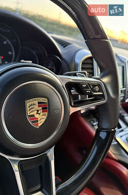 Внедорожник / Кроссовер Porsche Cayenne 2015 в 
