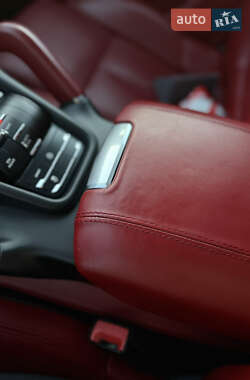 Внедорожник / Кроссовер Porsche Cayenne 2015 в 