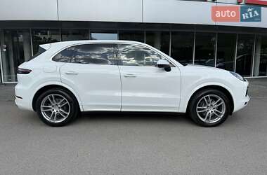 Внедорожник / Кроссовер Porsche Cayenne 2022 в 