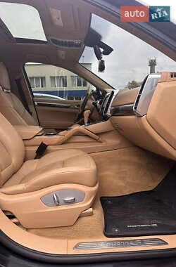 Внедорожник / Кроссовер Porsche Cayenne 2010 в 