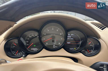 Внедорожник / Кроссовер Porsche Cayenne 2010 в 