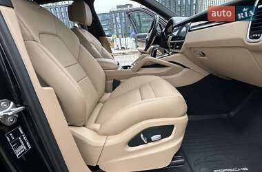 Внедорожник / Кроссовер Porsche Cayenne 2018 в 