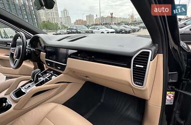 Внедорожник / Кроссовер Porsche Cayenne 2018 в 
