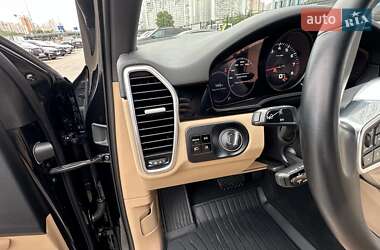 Внедорожник / Кроссовер Porsche Cayenne 2018 в 