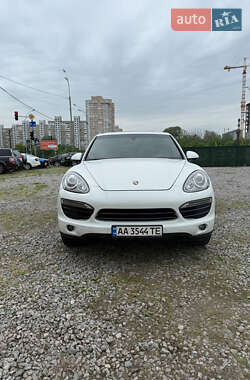 Внедорожник / Кроссовер Porsche Cayenne 2012 в 