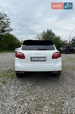 Внедорожник / Кроссовер Porsche Cayenne 2012 в 