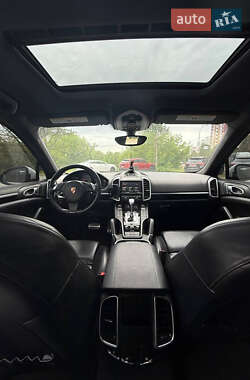 Внедорожник / Кроссовер Porsche Cayenne 2012 в 