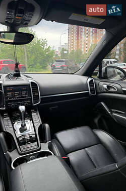 Внедорожник / Кроссовер Porsche Cayenne 2012 в 