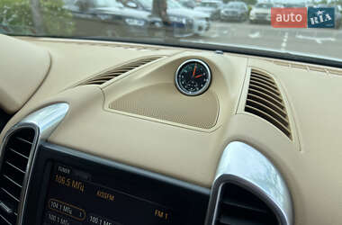Внедорожник / Кроссовер Porsche Cayenne 2014 в 