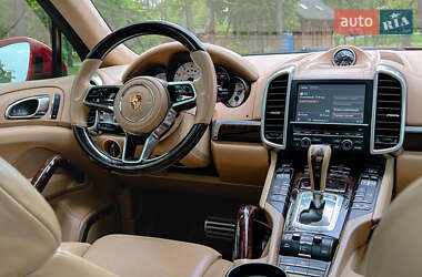 Внедорожник / Кроссовер Porsche Cayenne 2015 в 