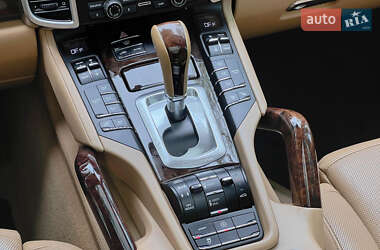 Внедорожник / Кроссовер Porsche Cayenne 2015 в 