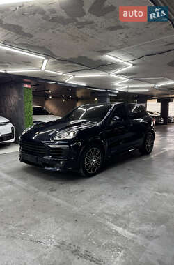 Внедорожник / Кроссовер Porsche Cayenne 2015 в 