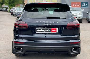 Внедорожник / Кроссовер Porsche Cayenne 2015 в 