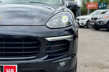 Внедорожник / Кроссовер Porsche Cayenne 2015 в 