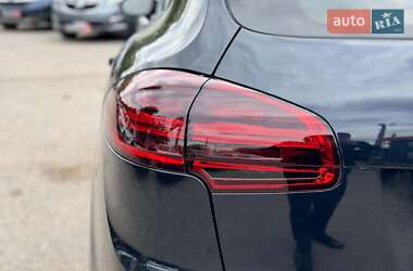 Внедорожник / Кроссовер Porsche Cayenne 2015 в 
