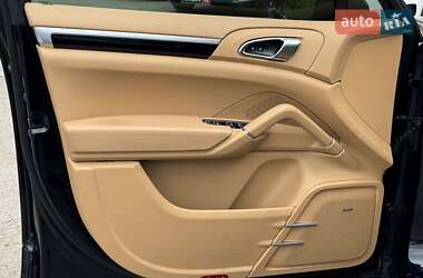 Внедорожник / Кроссовер Porsche Cayenne 2015 в 