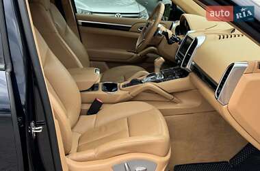 Внедорожник / Кроссовер Porsche Cayenne 2015 в 