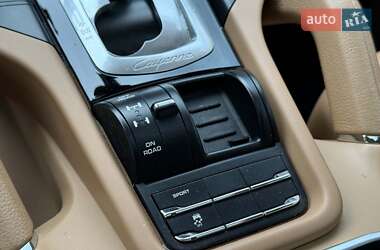 Внедорожник / Кроссовер Porsche Cayenne 2015 в 