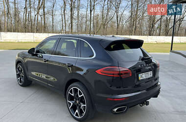 Внедорожник / Кроссовер Porsche Cayenne 2016 в 