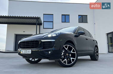 Внедорожник / Кроссовер Porsche Cayenne 2016 в 