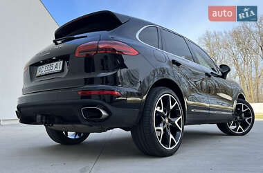 Внедорожник / Кроссовер Porsche Cayenne 2016 в 