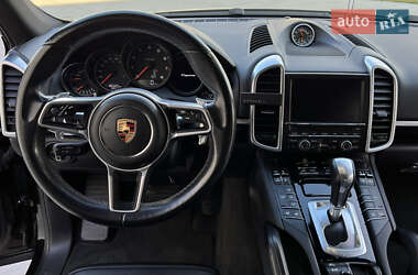 Внедорожник / Кроссовер Porsche Cayenne 2016 в 
