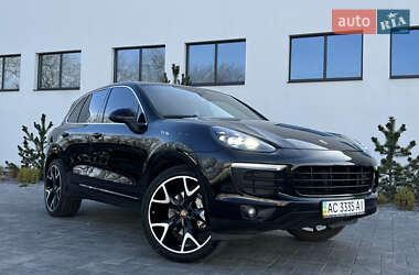 Внедорожник / Кроссовер Porsche Cayenne 2016 в 