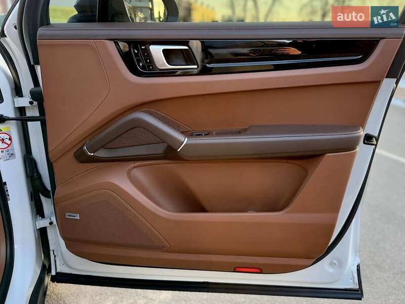 Внедорожник / Кроссовер Porsche Cayenne 2018 в Киеве