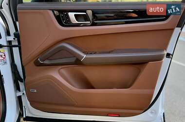 Позашляховик / Кросовер Porsche Cayenne 2018 в 