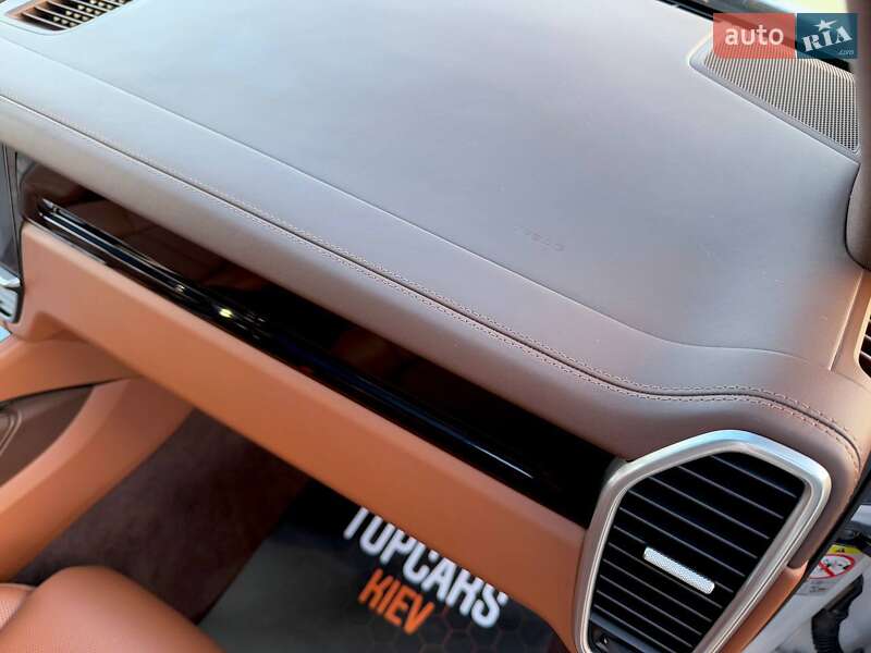 Внедорожник / Кроссовер Porsche Cayenne 2018 в Киеве