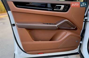 Позашляховик / Кросовер Porsche Cayenne 2018 в 